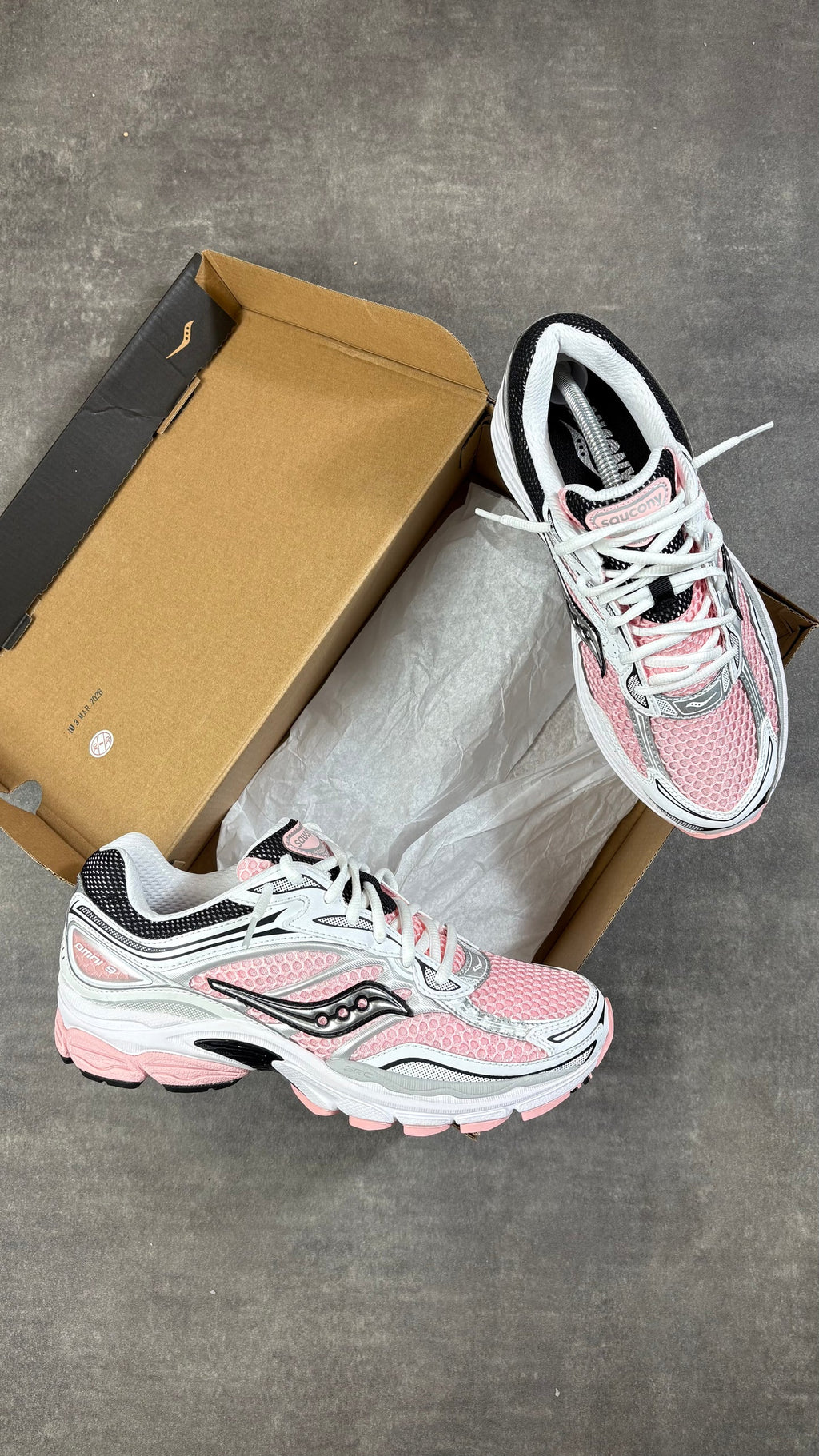 SAUCONY OMNI 09 “Silver / Pink”