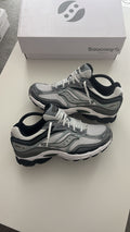 SAUCONY OMNI 09 “Fabricated future”