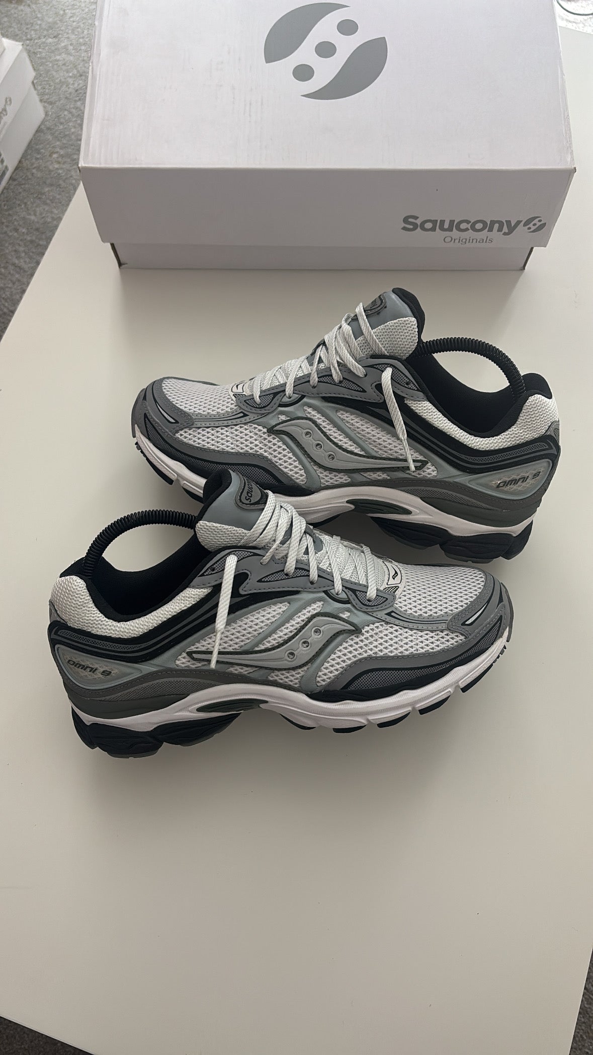 SAUCONY OMNI 09 “Fabricated future”